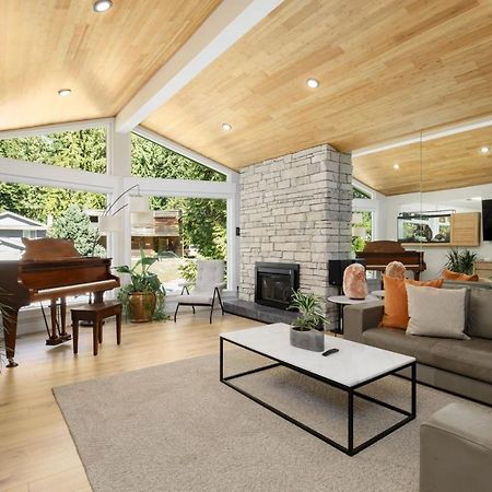 Beautiful Villa With Heated Pool Hot Tub By Forest North Vancouver Esterno foto