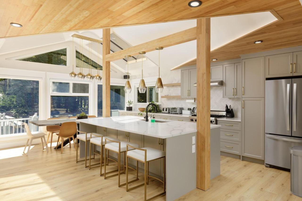Beautiful Villa With Heated Pool Hot Tub By Forest North Vancouver Esterno foto