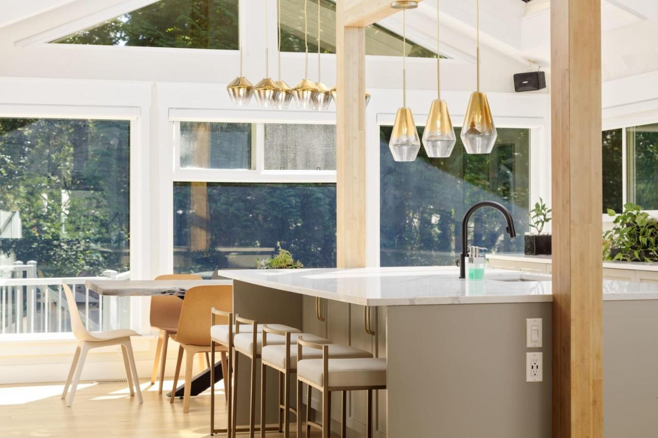 Beautiful Villa With Heated Pool Hot Tub By Forest North Vancouver Esterno foto