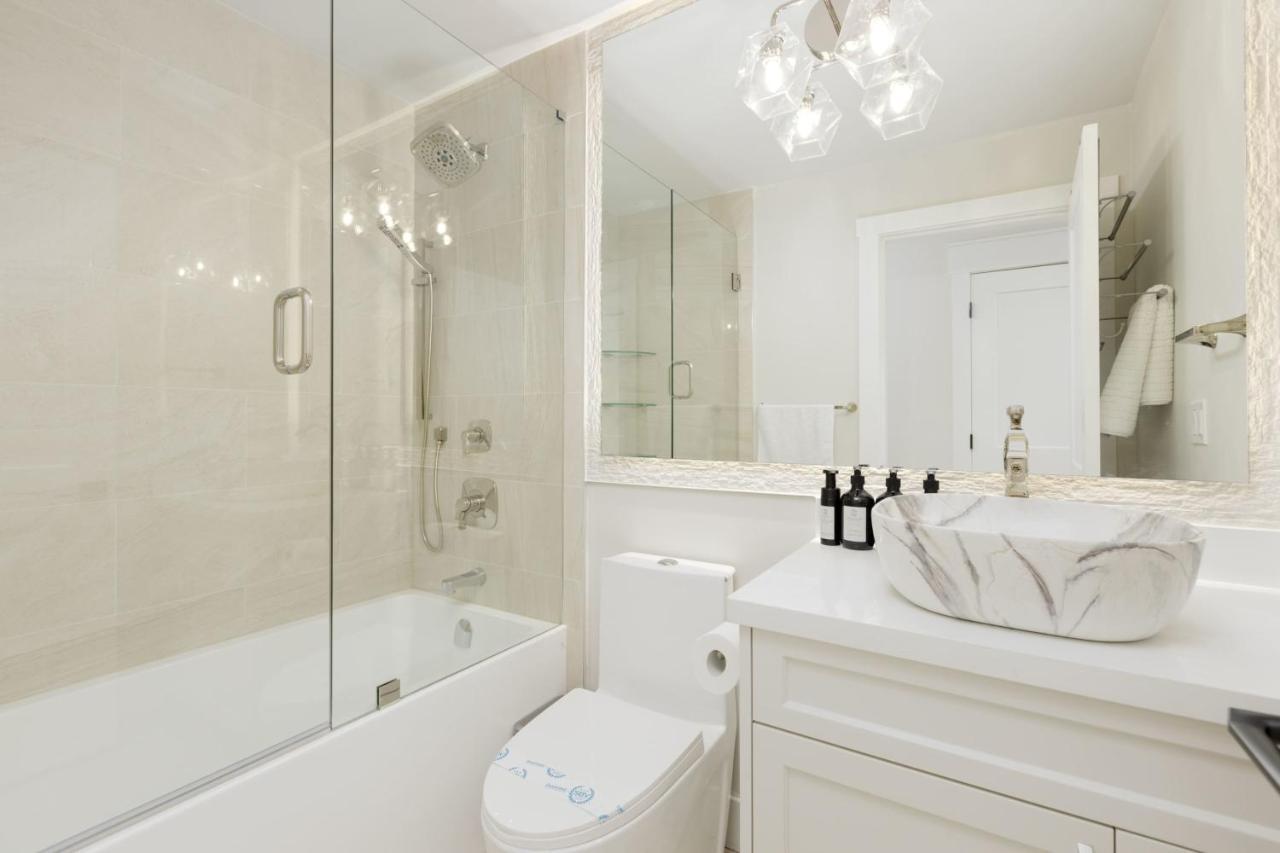 Beautiful Villa With Heated Pool Hot Tub By Forest North Vancouver Esterno foto