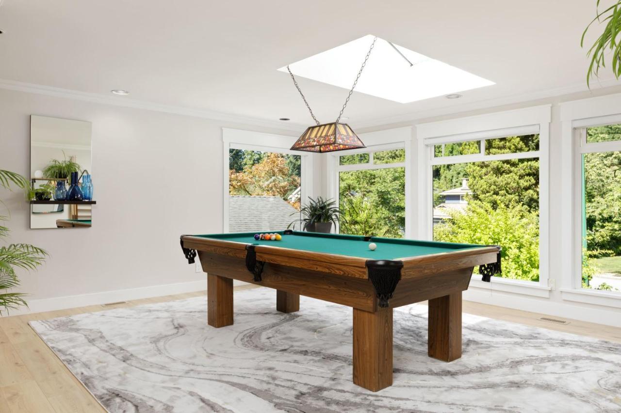 Beautiful Villa With Heated Pool Hot Tub By Forest North Vancouver Esterno foto