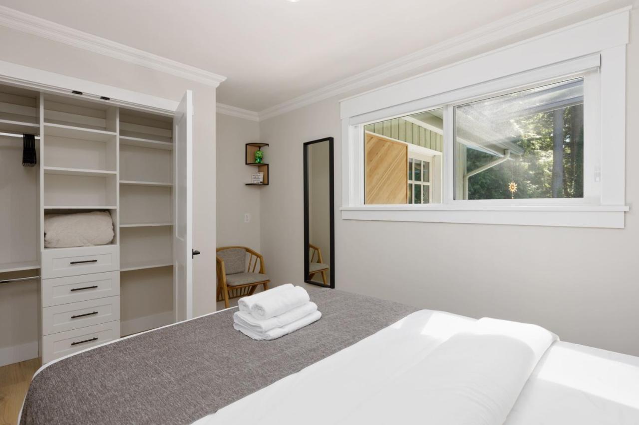 Beautiful Villa With Heated Pool Hot Tub By Forest North Vancouver Esterno foto