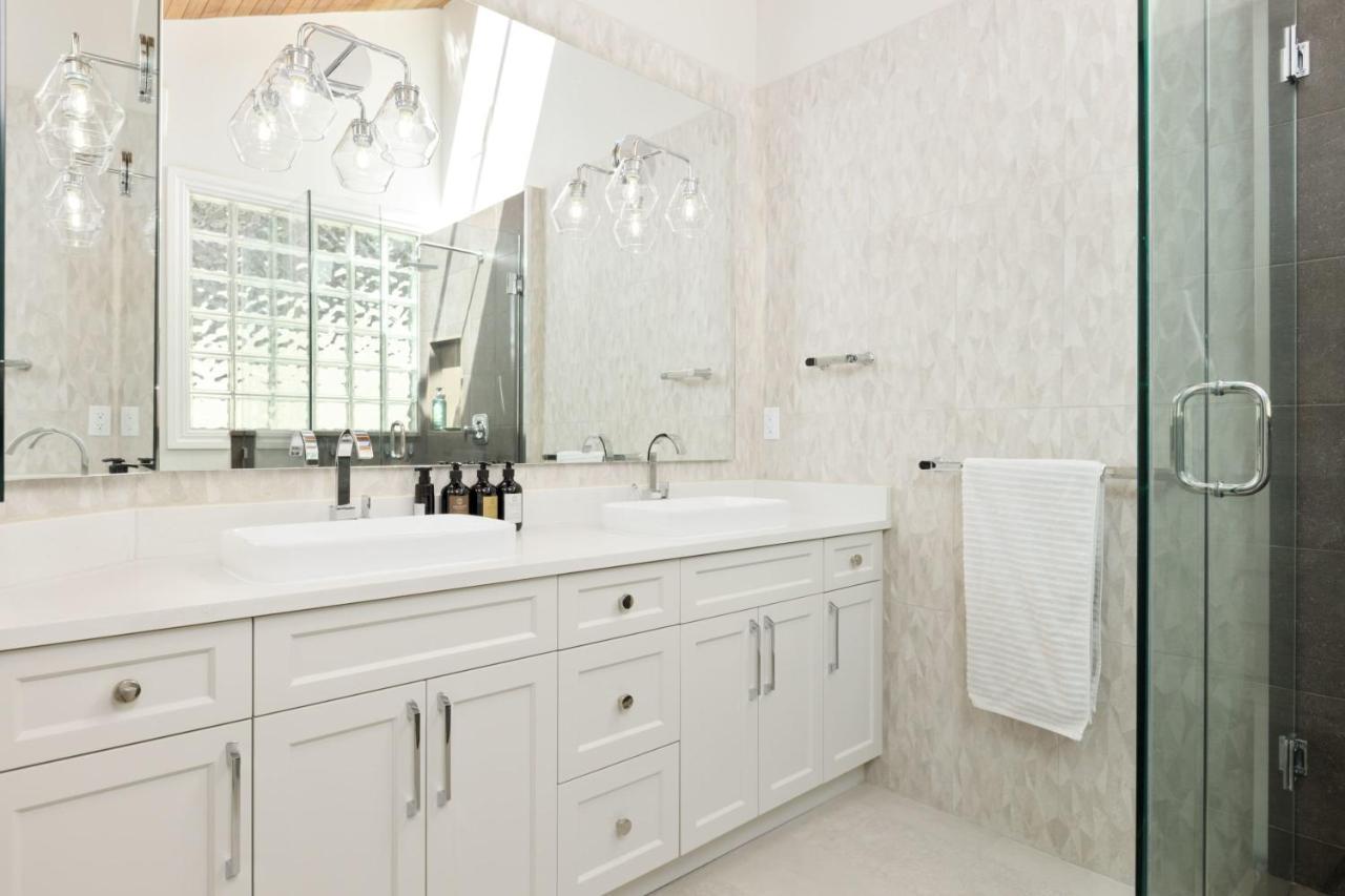 Beautiful Villa With Heated Pool Hot Tub By Forest North Vancouver Esterno foto