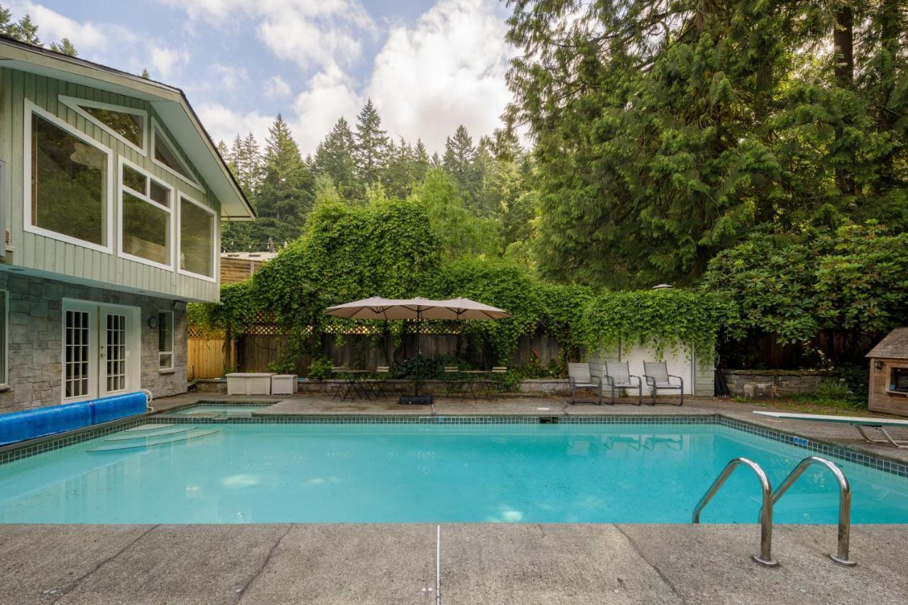 Beautiful Villa With Heated Pool Hot Tub By Forest North Vancouver Esterno foto