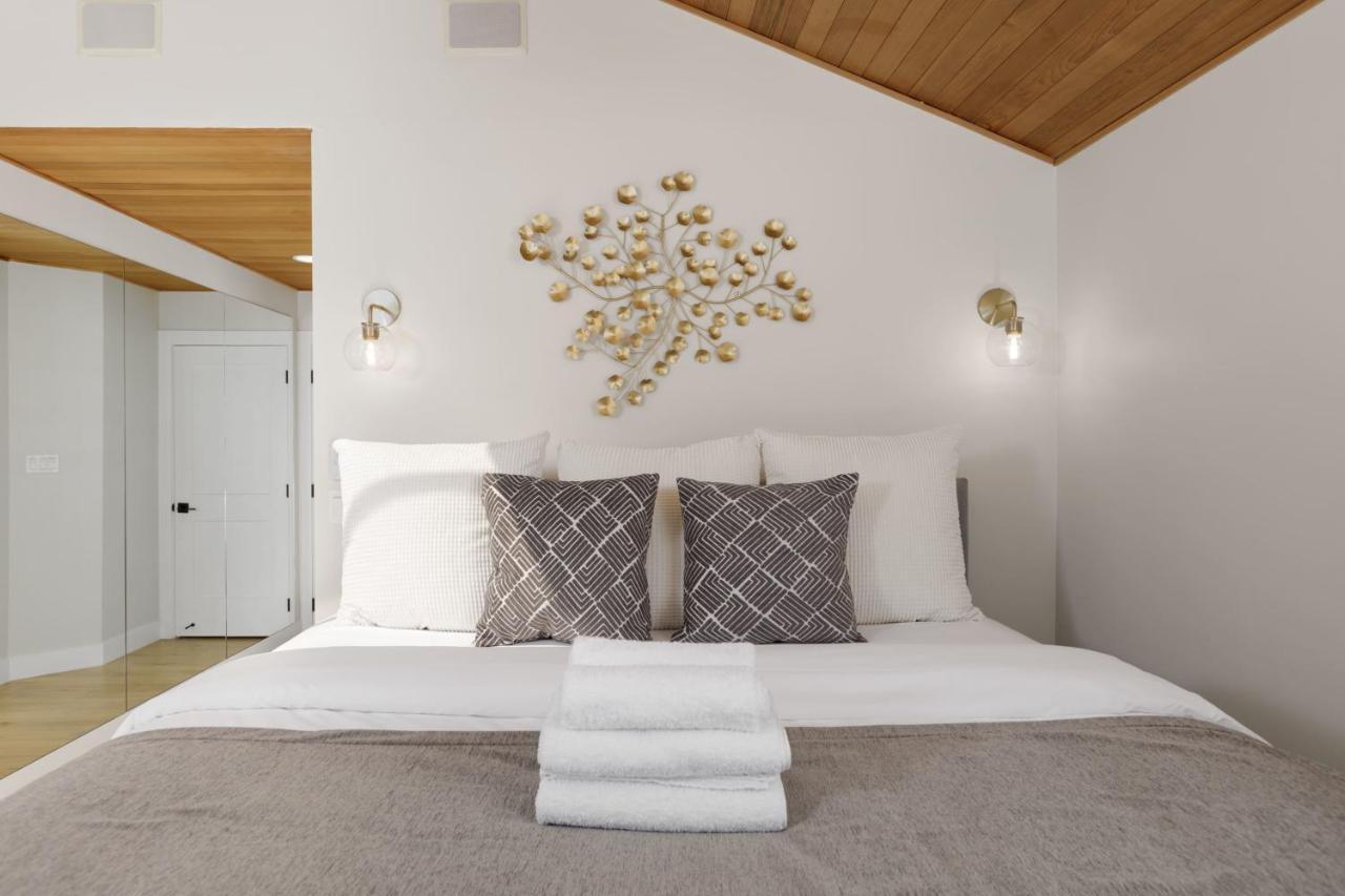 Beautiful Villa With Heated Pool Hot Tub By Forest North Vancouver Esterno foto