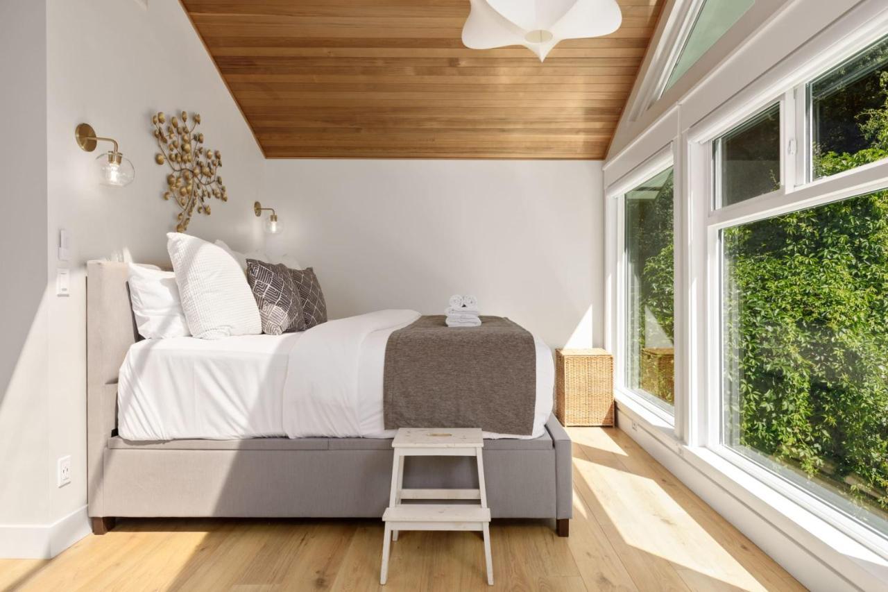 Beautiful Villa With Heated Pool Hot Tub By Forest North Vancouver Esterno foto