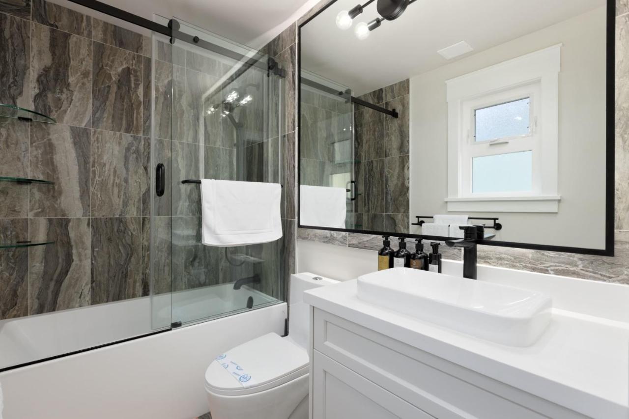 Beautiful Villa With Heated Pool Hot Tub By Forest North Vancouver Esterno foto