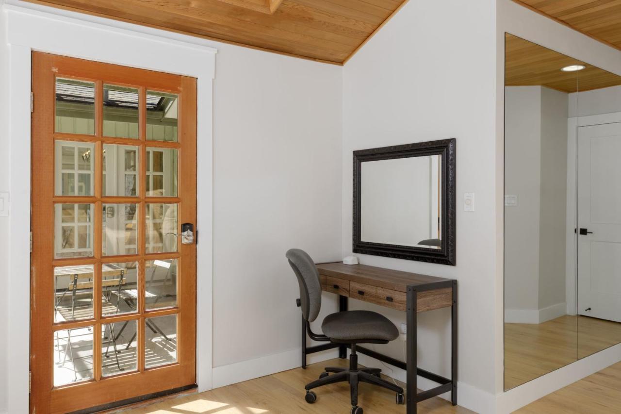 Beautiful Villa With Heated Pool Hot Tub By Forest North Vancouver Esterno foto