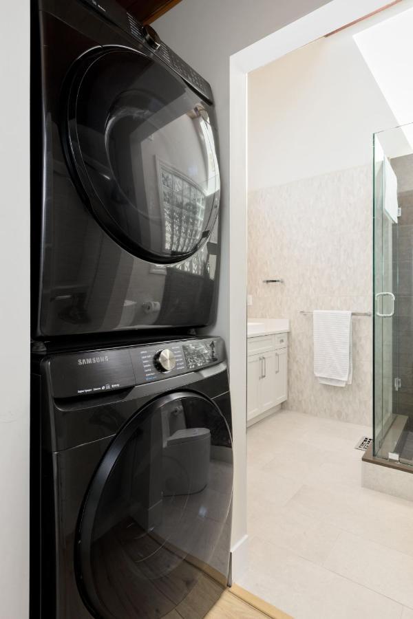 Beautiful Villa With Heated Pool Hot Tub By Forest North Vancouver Esterno foto